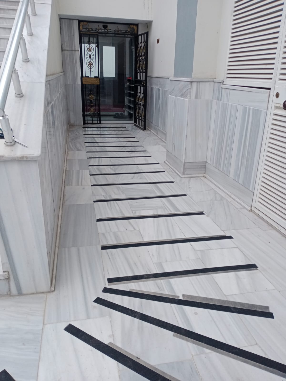 MERDİVEN KAYDIRMAZ BANTLARI